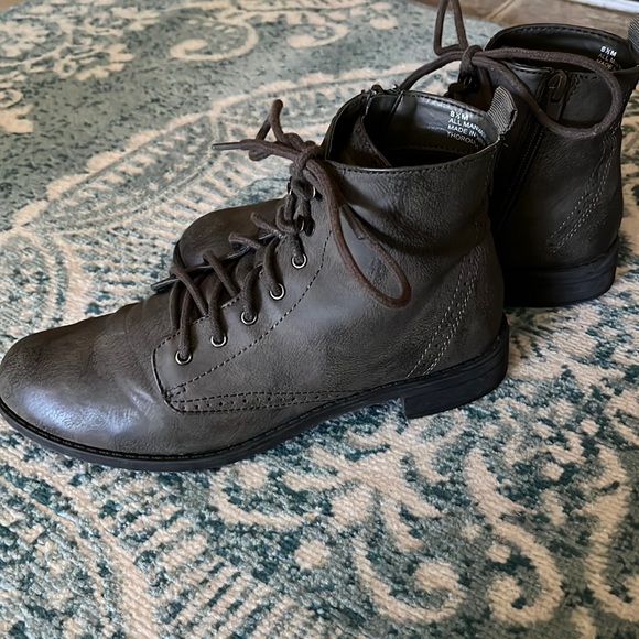 Cliffs by White Mountain Boot - Picture 2 of 6